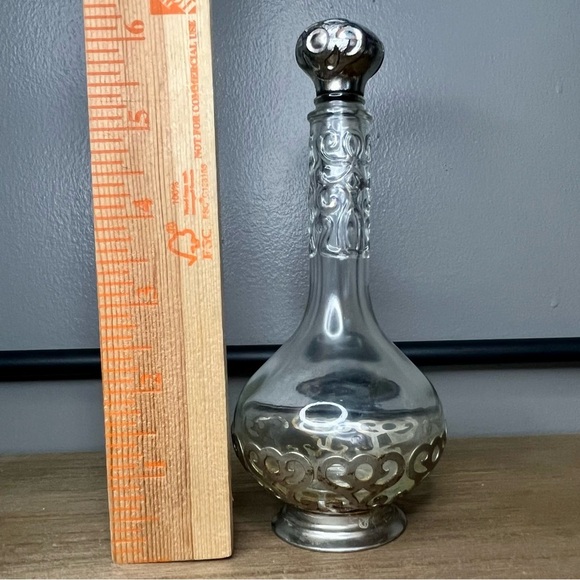 Vintage Avon perfume bottle. Could use a cleaning! - Picture 15 of 16